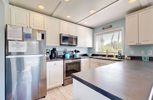 Ocean Ridge Cottage | Tranquil Pet-Friendly Condo with Decks and Gym Access