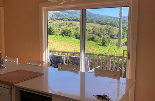 Broughton Village House | Idyllic Country Cottage Near Berry & Gerringong with Ocean Views