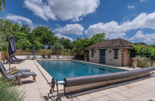 Lisle-sur-Tarn Villa | Spacious Countryside Villa, Games Room, Private Heated Pool & Large Grounds - 5mins from Salvagnac!