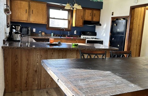 Flora House | Inviting Country Home on 25 Acres with Family Amenities