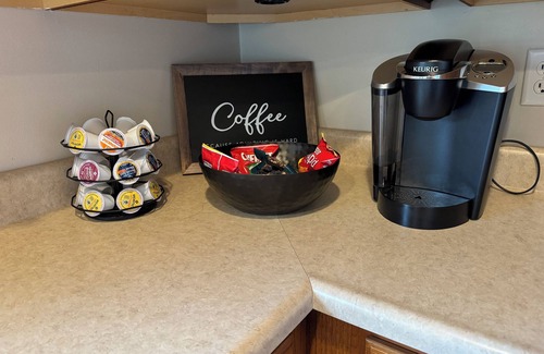 Markleton House | Inviting Country Home with Breakfast & Kitchen Amenities
