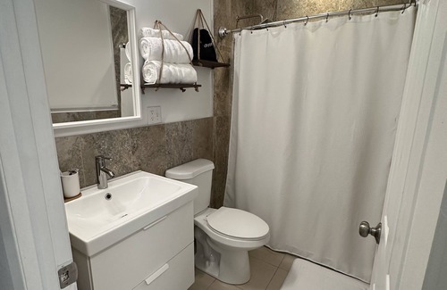 West Hartford Apartment | Child-Friendly 1BR Apartment with Perfect Guest Rating