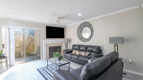 Mobile Apartment | Cozy Condo Retreat with Pool & Family-Friendly Amenities