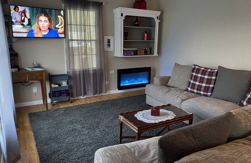 Sulphur House | Cozy Home with Kitchen & Pet-Friendly Comforts
