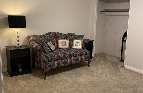 Sulphur House | Cozy Home with Kitchen & Pet-Friendly Comforts