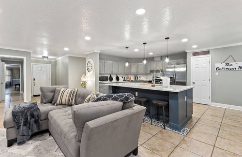 Kreole House | Cozy Retreat Near Beaches with Spa & Hot Tub Access