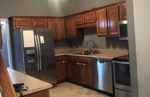 Albany House | Inviting Getaway: 10/10 Rated with Hot Tub & Breakfast