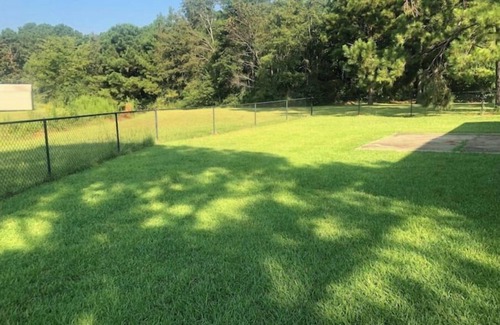 Albany House | Inviting Getaway: 10/10 Rated with Hot Tub & Breakfast