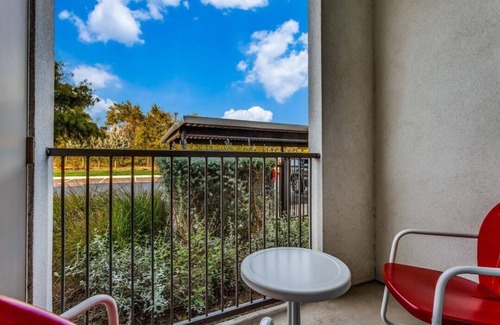 McNeil Apartment | CozySuites on I-35: Pool Access & Family-Friendly Amenities