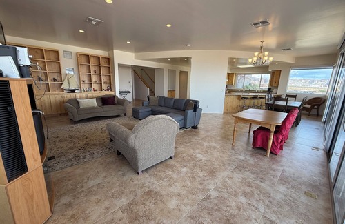 Greenehaven House | Spacious Custom Home with Lake Powell Views, Stargazing & Family-Friendly Fun