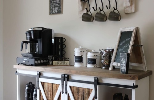 Town of Jerusalem Cottage | Relax at While Away Cottage: Pool, Breakfast & 10/10 Rating