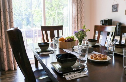 Town of Jerusalem Cottage | Relax at While Away Cottage: Pool, Breakfast & 10/10 Rating