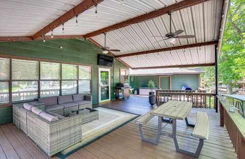 Gun Barrel City House | Inviting Texas Home with Deck & Cedar Creek Access