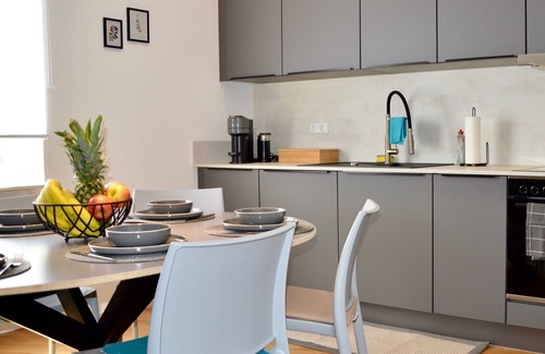 Gablenberg Apartment | Exceptional Design Retreat for Families with Lake Views