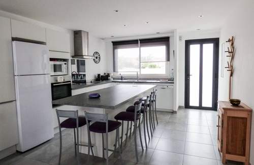 Palavas-les-Flots Villa | Seaside Villa with Garden and Pond Views, Rated 9.8/10