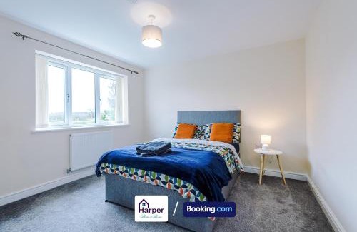 Ewloe House | Pet-Friendly Detached House in Hawarden with Great Reviews
