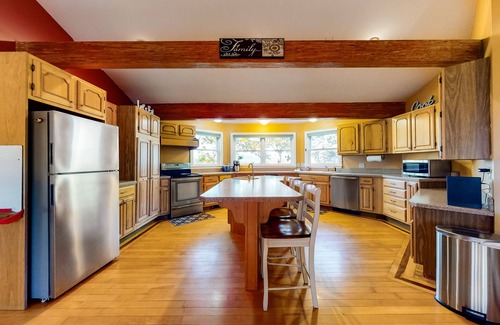 Conway House | Pet-Friendly Retreat with Fireplace & High-Speed WiFi