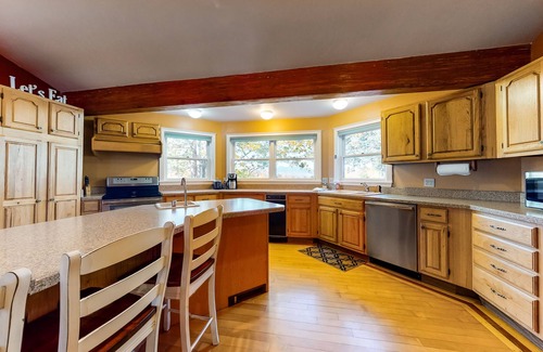 Conway House | Pet-Friendly Retreat with Fireplace & High-Speed WiFi