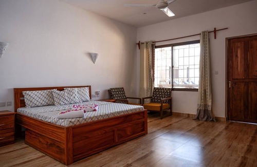 Nungwi Bed & Breakfast | Beachside Double Room in Nungwi with Pool Access