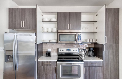 West End Apartment | Stylish Downtown 1 BR with Pool and Gym Near 6th St