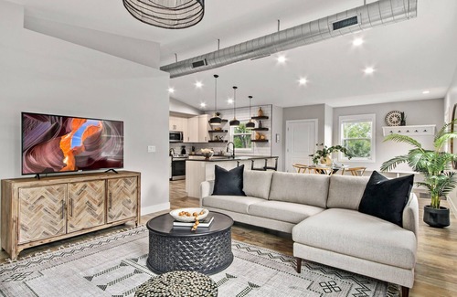 Old Town Apartment | Convenient Downtown Apartment – Steps from Old Town FC!