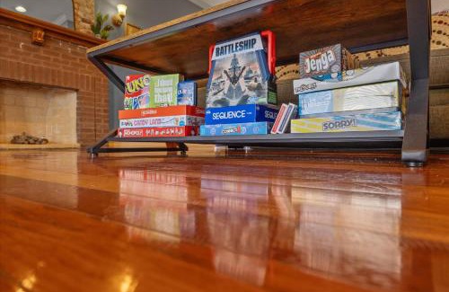 Holy Cross House | Spacious Downtown Apartment with Free Parking