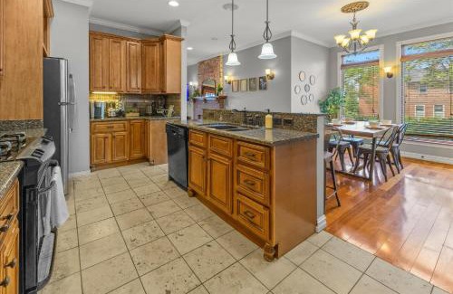 Holy Cross House | Spacious Downtown Apartment with Free Parking