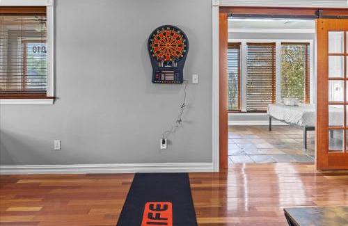 Holy Cross House | Spacious Downtown Apartment with Free Parking