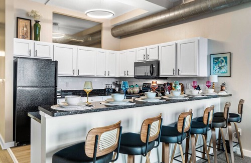 Downtown Cleveland Apartment | Spacious Downtown Cleveland Apt with Lake Views