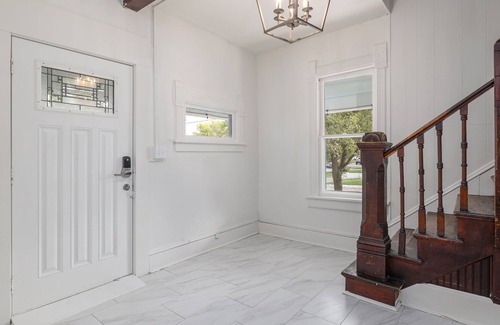 Oread House | Spacious downtown retreat steps from KU campus