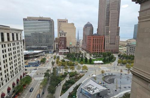 Downtown Cleveland Apartment | Spacious Downtown Sq Stadium, Casino, R&R HoF!