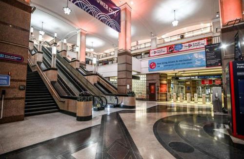 Downtown Cleveland Apartment | Spacious Downtown Sq Stadium, Casino, R&R HoF!
