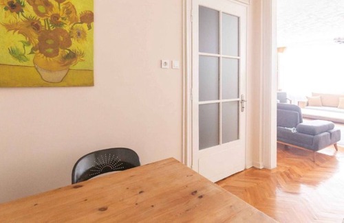 Kabatas House | Spacious Duplex/ 8R/6BR/4Bath (up to 22 ppl!)