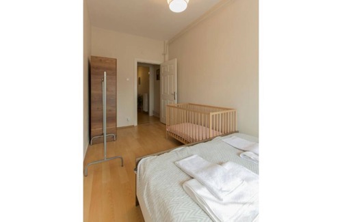 Kabatas House | Spacious Duplex/ 8R/6BR/4Bath (up to 22 ppl!)