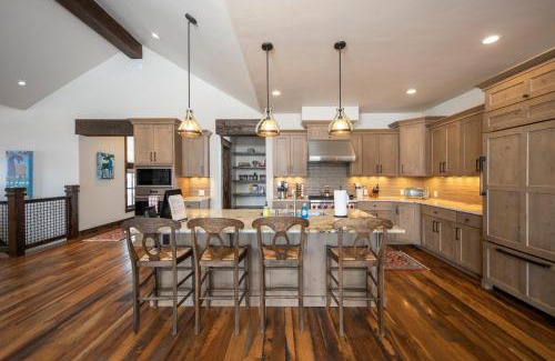 Corkscrew Flats House | Elegant Oceanfront Retreat with Spa and Hiking Trails