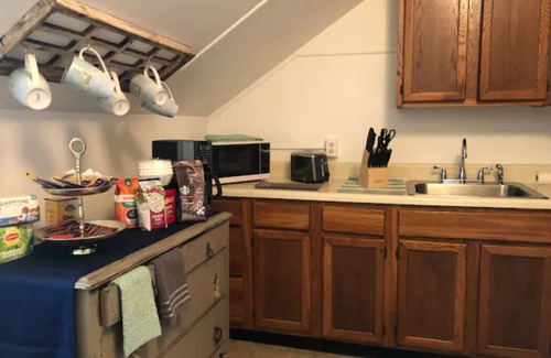 Dover House | Elegant 1-Bed Retreat with Full Kitchen & Free Wine