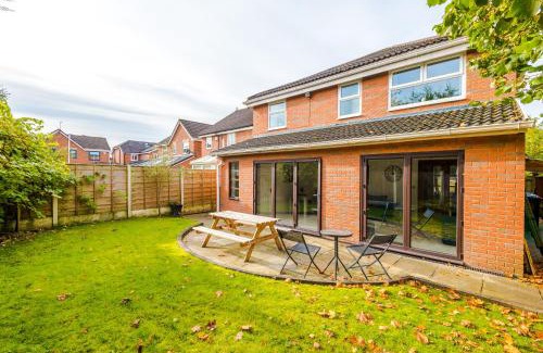 Ellenbrook House | Family-Friendly Retreat: The Green, 5-Bedroom Haven in Worsley