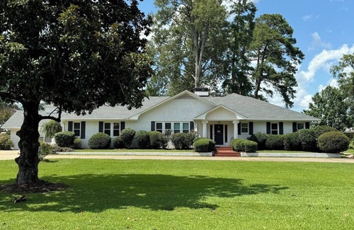 Forest House | Spacious Enchanted Forest Home for Business & Pleasure