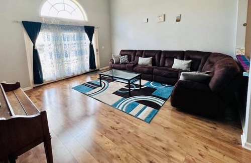 Keene House | Spacious Entire Home in Lexington, 3 BR & 2.5 BA