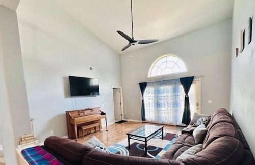 Keene House | Spacious Entire Home in Lexington, 3 BR & 2.5 BA