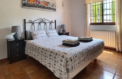 Canillas de Aceituno House | Tranquil Vacation Home Near Nature Park with Shared Pool