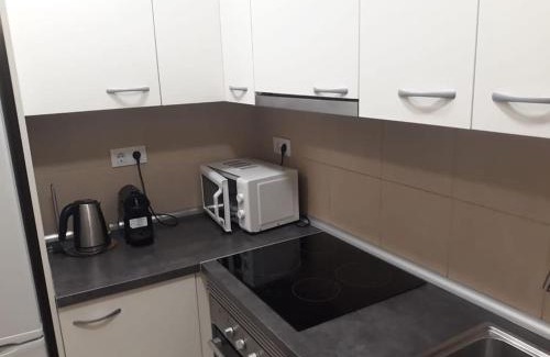 Collblanc y La Torrassa Apartment | Child-Friendly Apartment with Terrace in Ariqus City