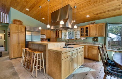 Lower Kingsbury House | Sequoia Chalet: Game Room, Deck & Close to Heavenly Fun