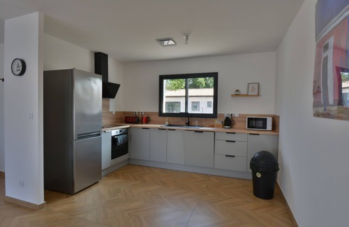 Ruoms Villa | Spacious Evan house (new villa) close to the center and air-conditioned.