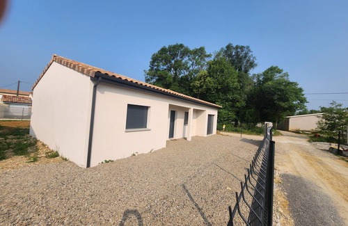 Ruoms Villa | Spacious Evan house (new villa) close to the center and air-conditioned.