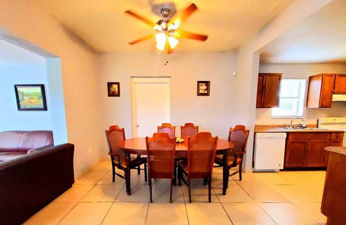 Princeton House | Spacious & Expansive Miami Home With Free Parking
