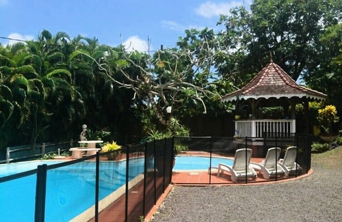 Ducos Apartment | Inviting Ground Floor F2 with Pool and Ocean View