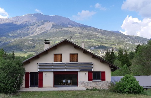 Barcelonnette Apartment | Garden Level F3 in Barcelonnette with Spa and Breakfast