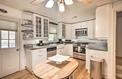 Faber Cottage | Inviting Faber Home with Yard, Steps from the Winery