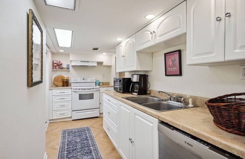 Milan Apartment | Relaxing Uptown Retreat with Hot Tub & Garden Oasis